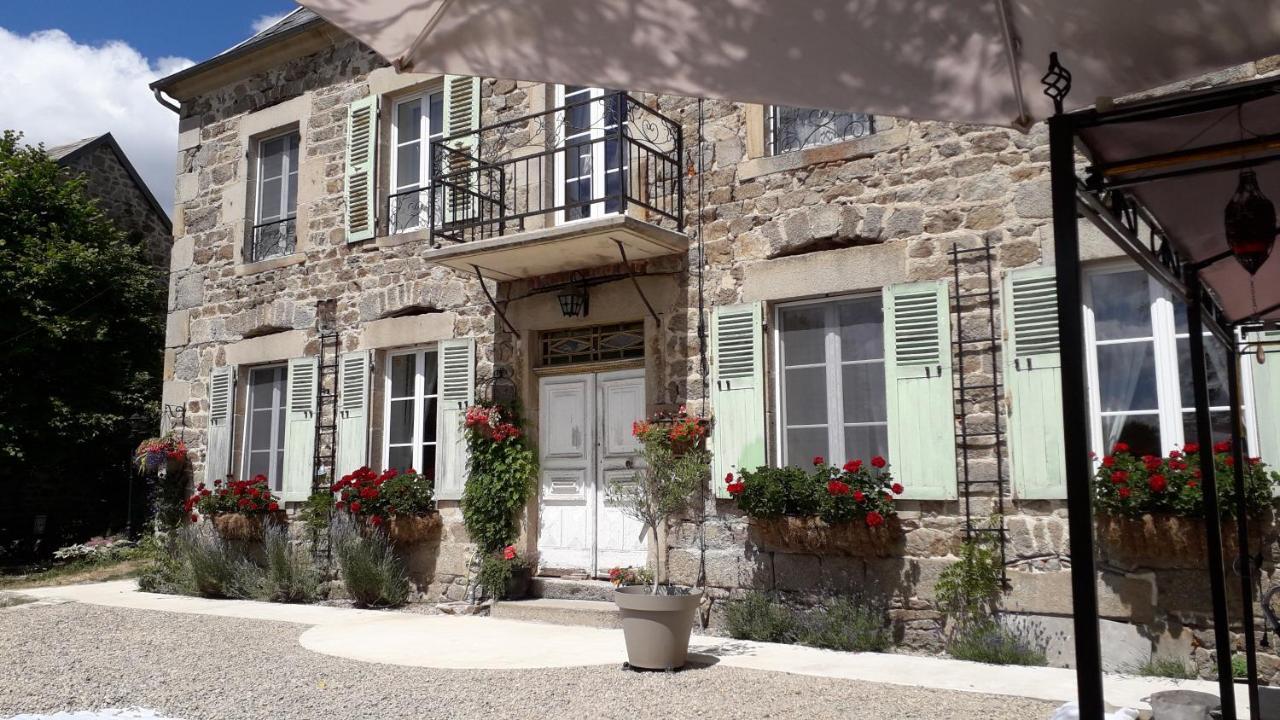 La Maison Bourgeoise Bed & Breakfast Saint-Priest-des-Champs Exterior photo